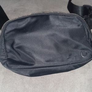 Lululemon belt bag black